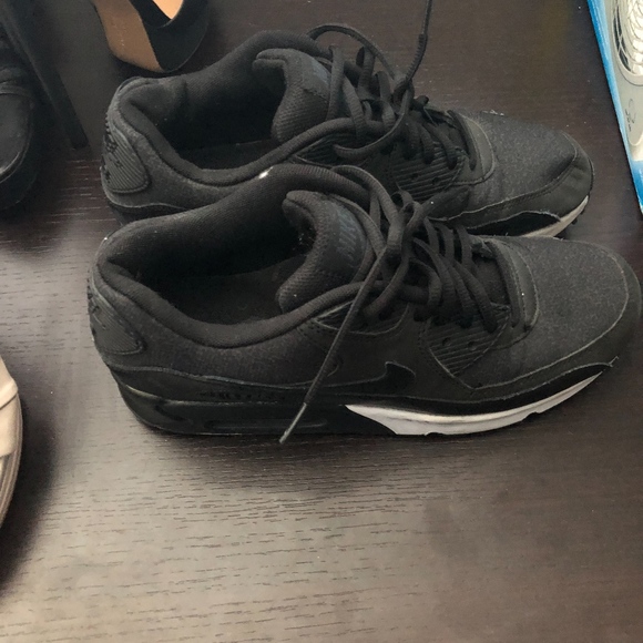 Nike Air Max 90's - Picture 2 of 4